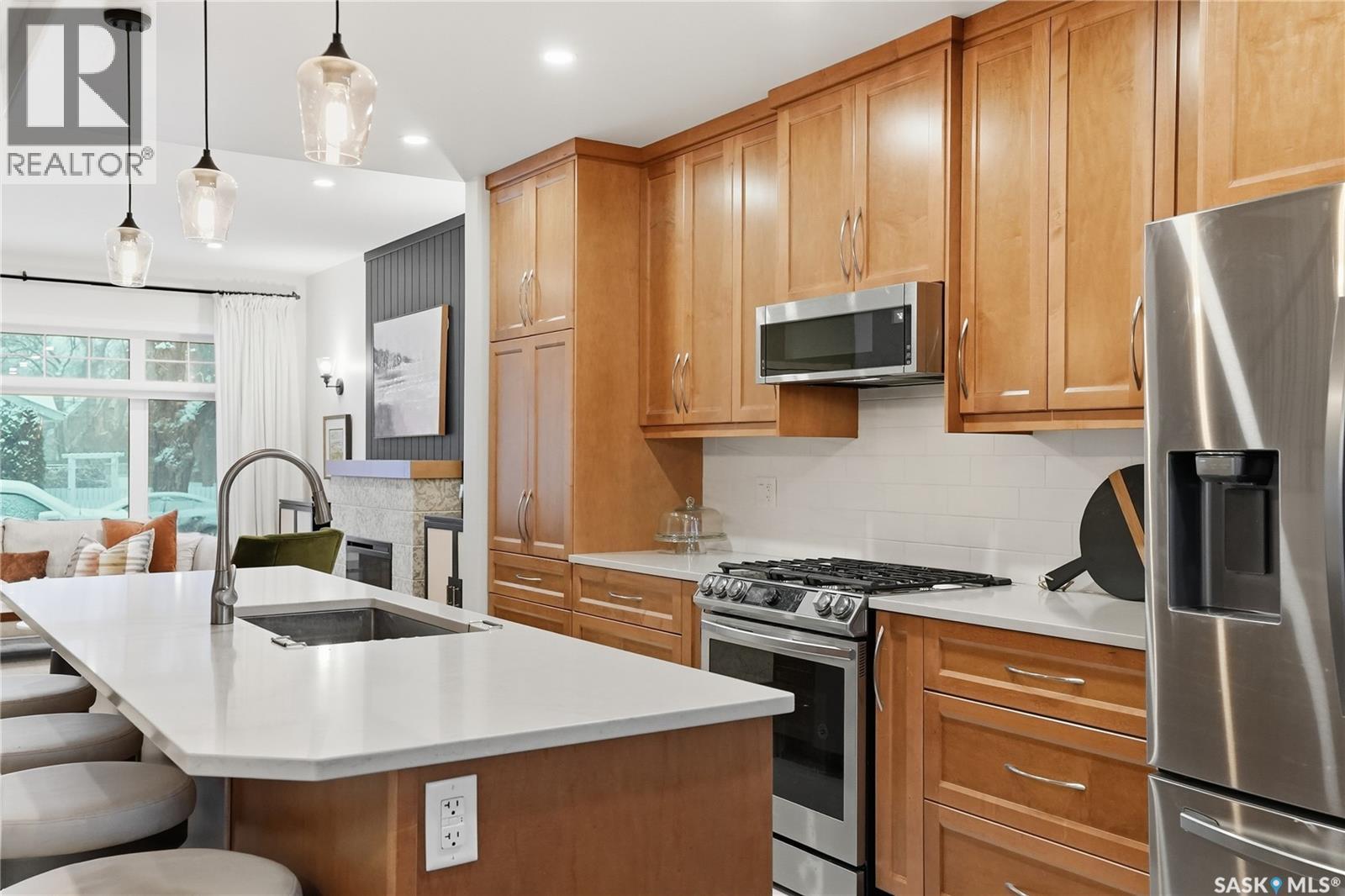 512 7Th Street E, Saskatoon, SK - Indoor Photo Showing Kitchen With Upgraded Kitchen
