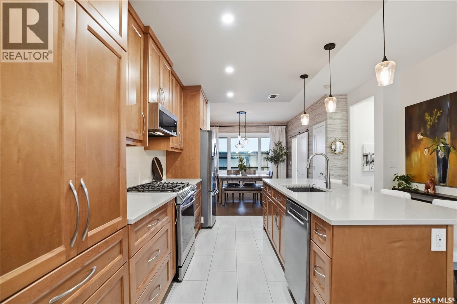 512 7Th Street E, Saskatoon, SK - Indoor Photo Showing Kitchen With Upgraded Kitchen