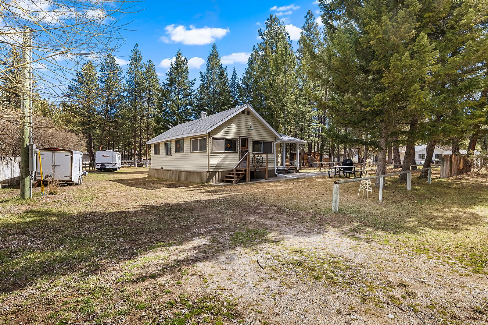 6318 Balsam Road, Wasa, BC - Outdoor