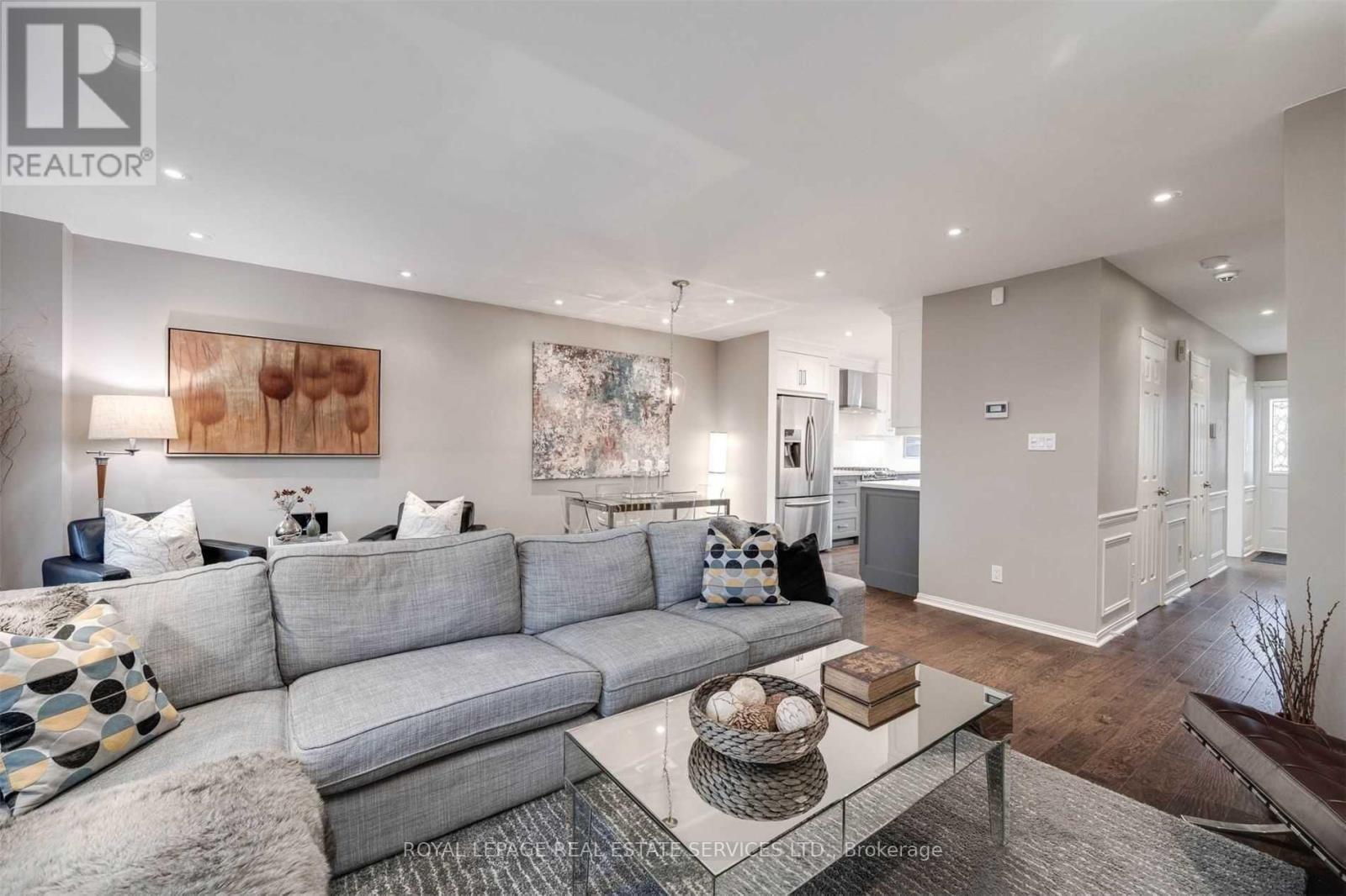 103 Confederation Way, Markham, ON - Indoor Photo Showing Living Room