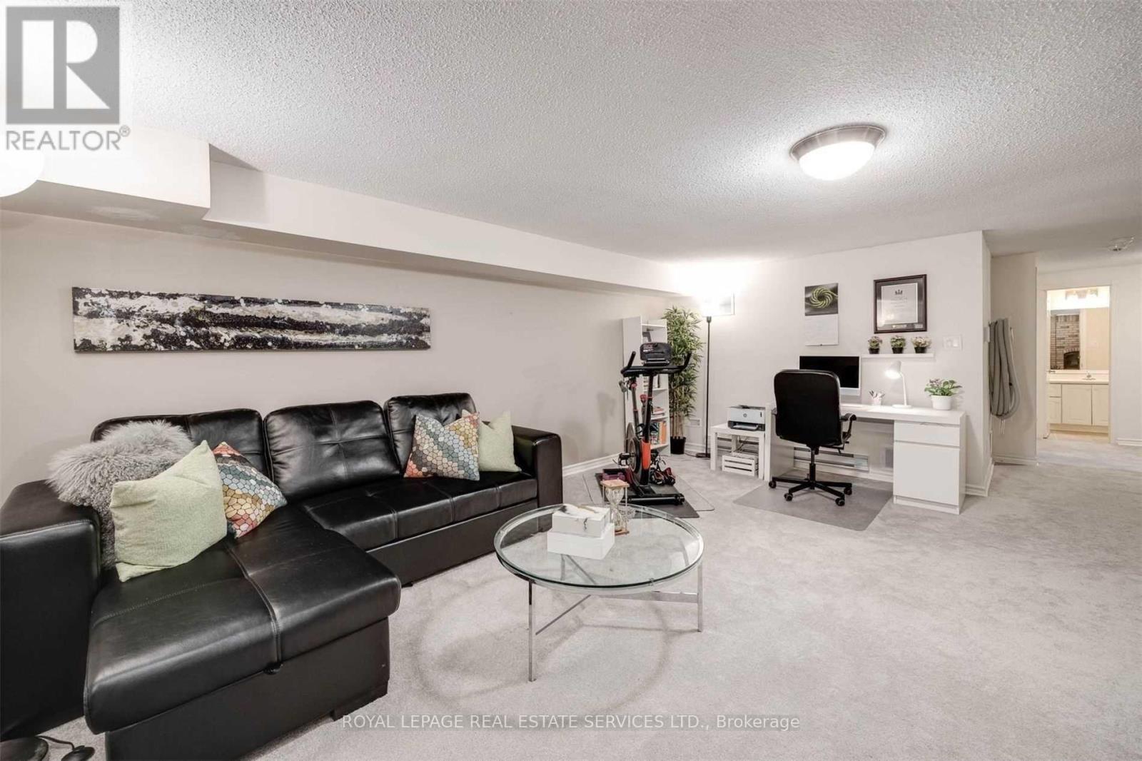 103 Confederation Way, Markham, ON - Indoor Photo Showing Living Room