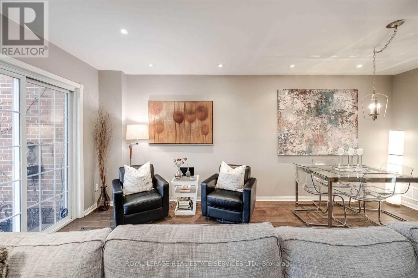 103 Confederation Way, Markham, ON - Indoor Photo Showing Living Room