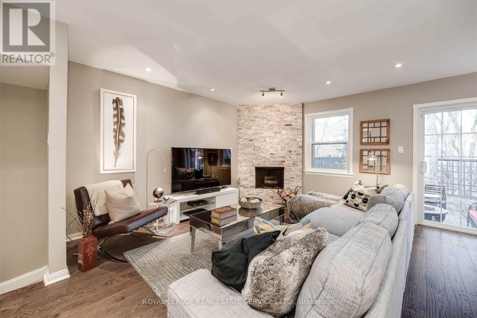 103 Confederation Way, Markham, ON - Indoor Photo Showing Living Room With Fireplace