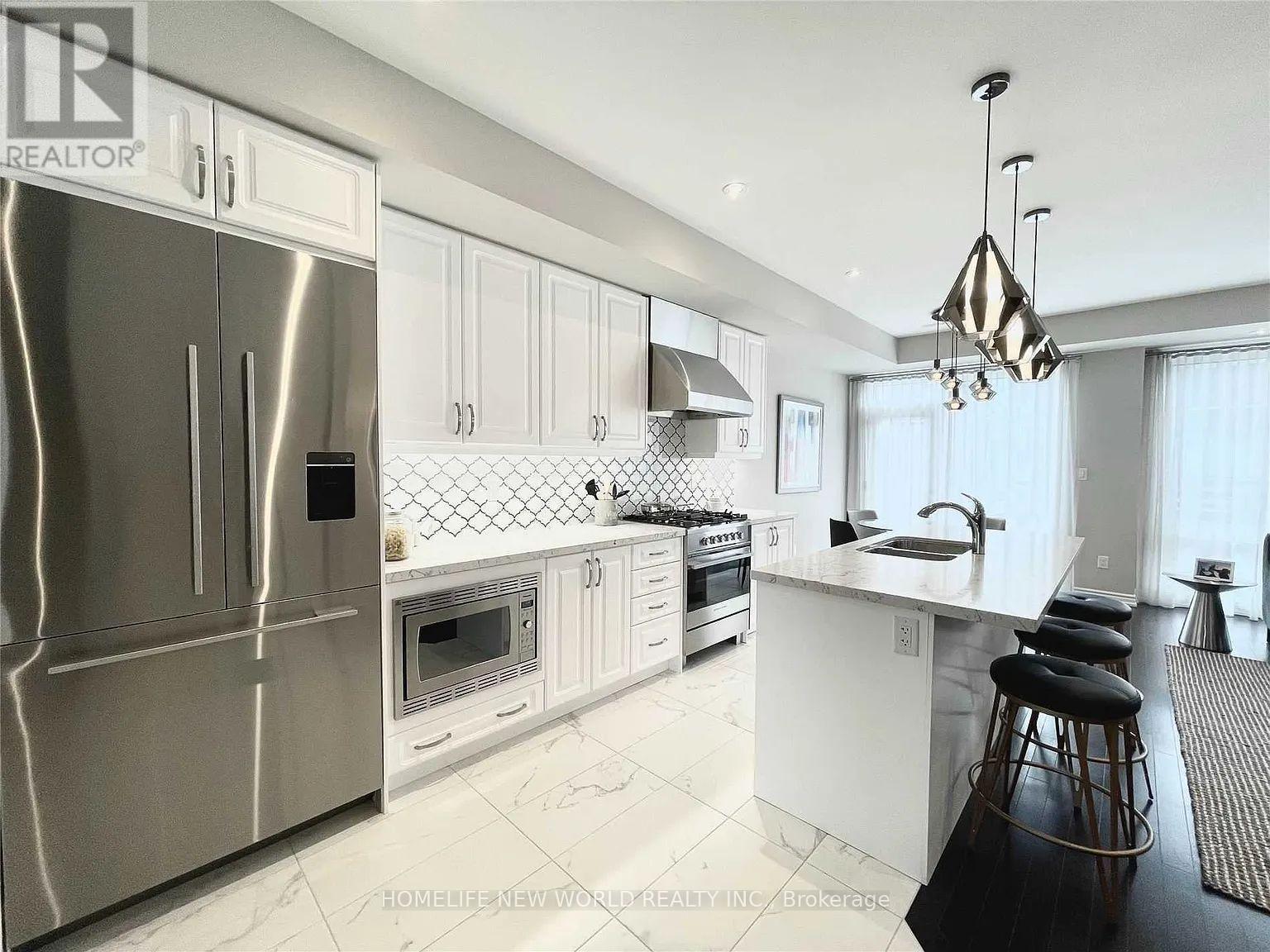 35 Hammersmith Lane, Markham, ON - Indoor Photo Showing Kitchen With Stainless Steel Kitchen With Double Sink With Upgraded Kitchen