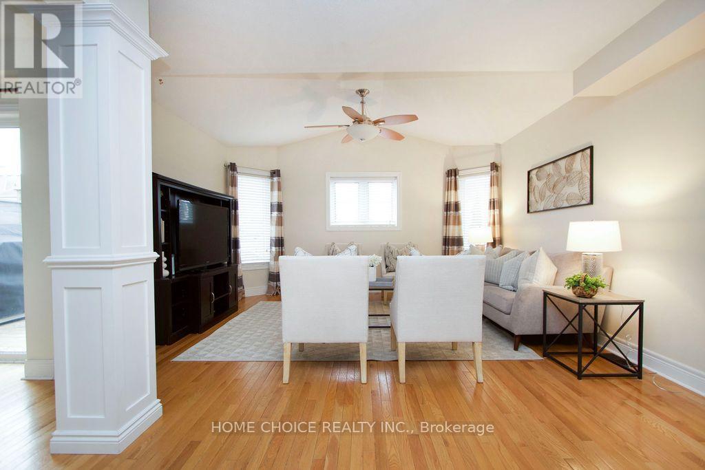 200 Bathgate Crescent, Clarington, ON - Indoor Photo Showing Living Room