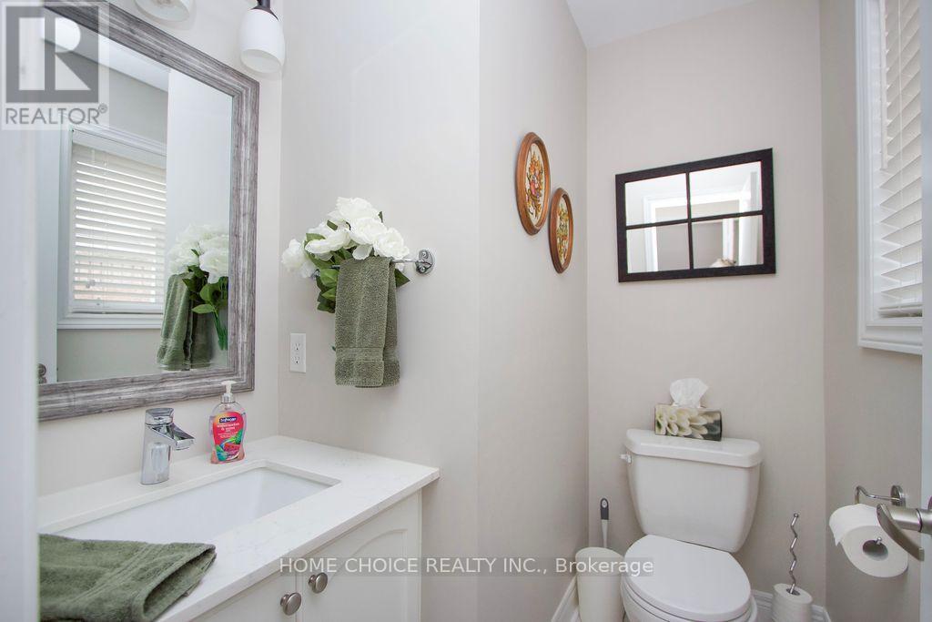 200 Bathgate Crescent, Clarington, ON - Indoor Photo Showing Bathroom