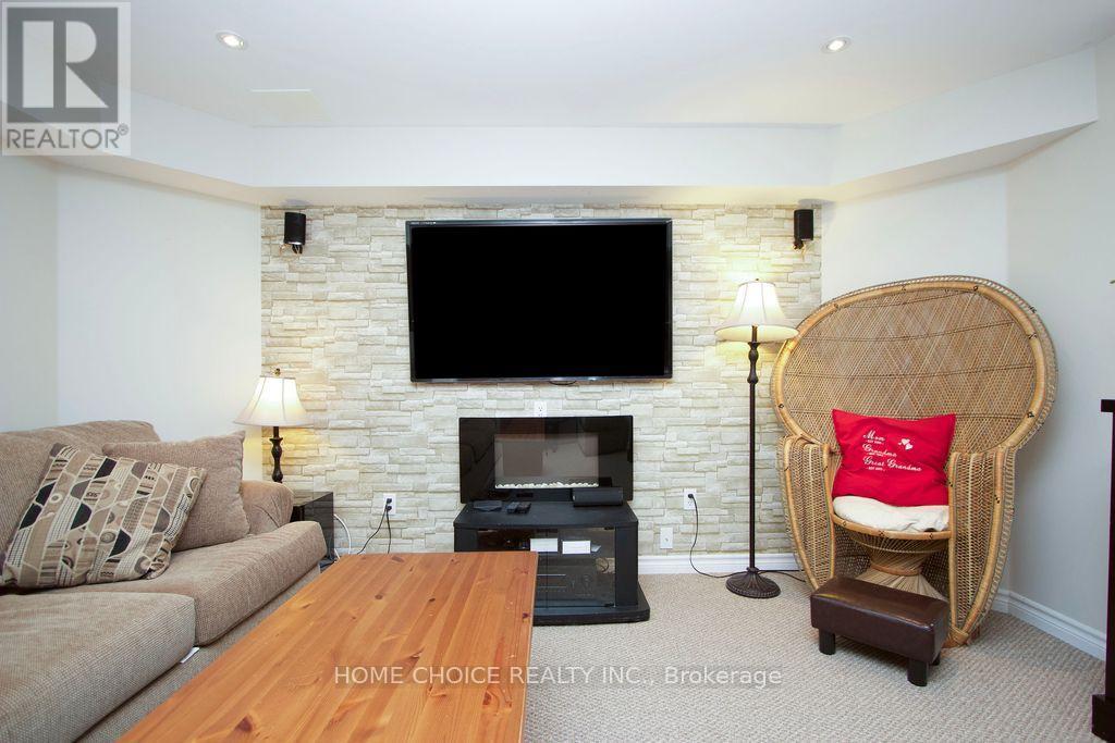200 Bathgate Crescent, Clarington, ON - Indoor Photo Showing Living Room With Fireplace