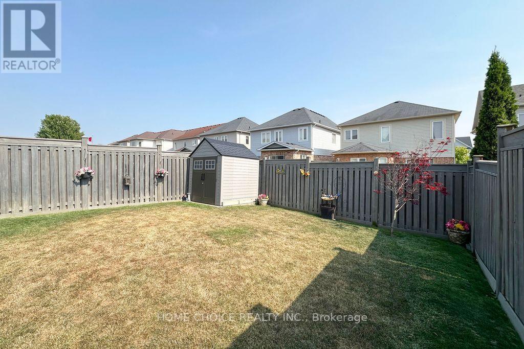 200 Bathgate Crescent, Clarington, ON - Outdoor