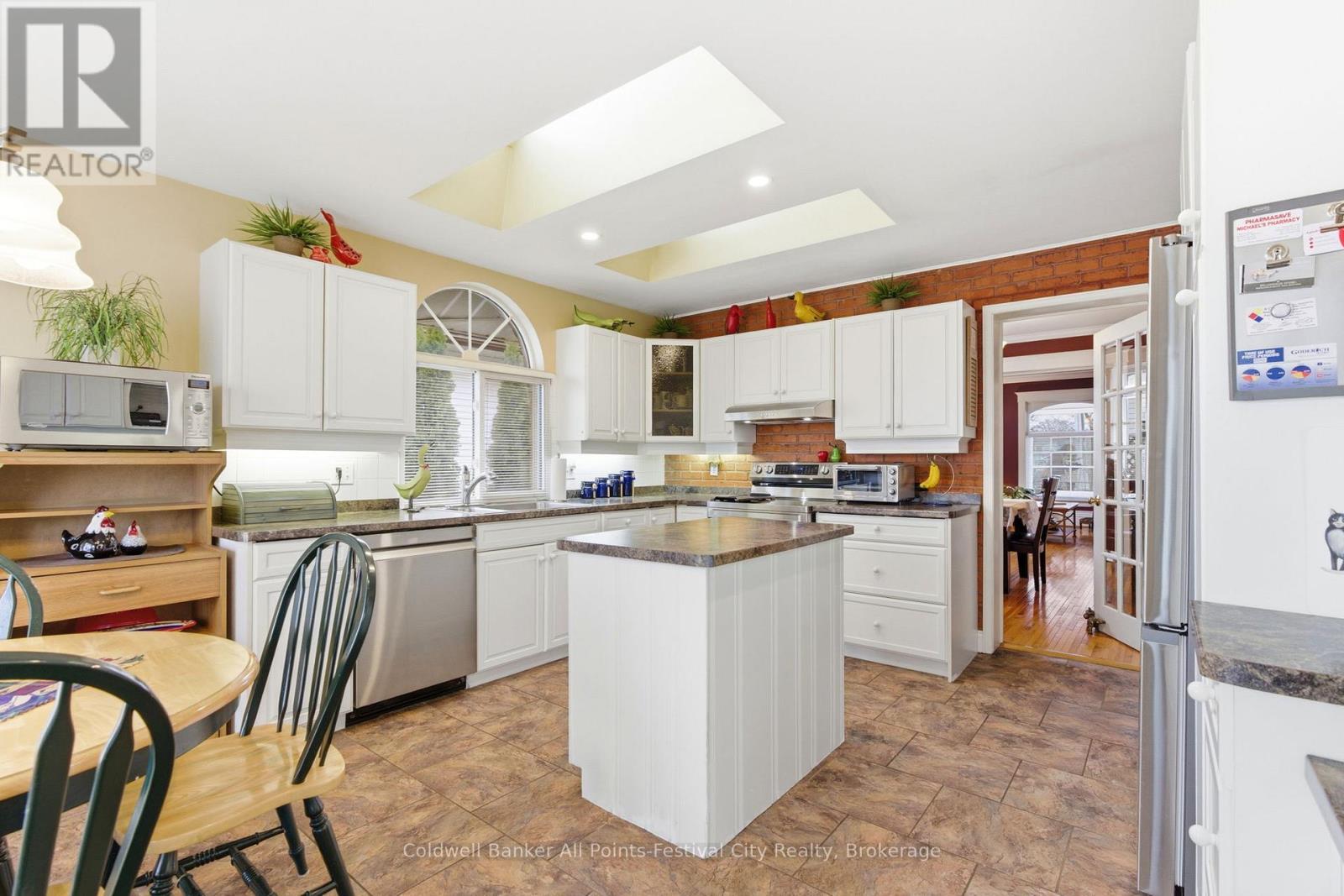 164 Palmerston Street, Goderich (Goderich (Town)), ON - Indoor Photo Showing Kitchen
