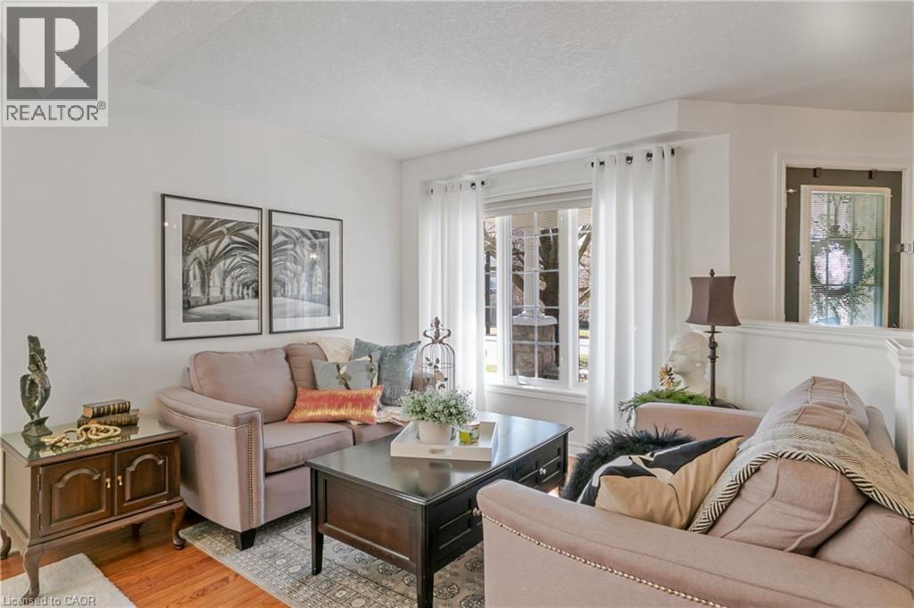 184 Sofron Drive, Cambridge, ON - Indoor Photo Showing Living Room