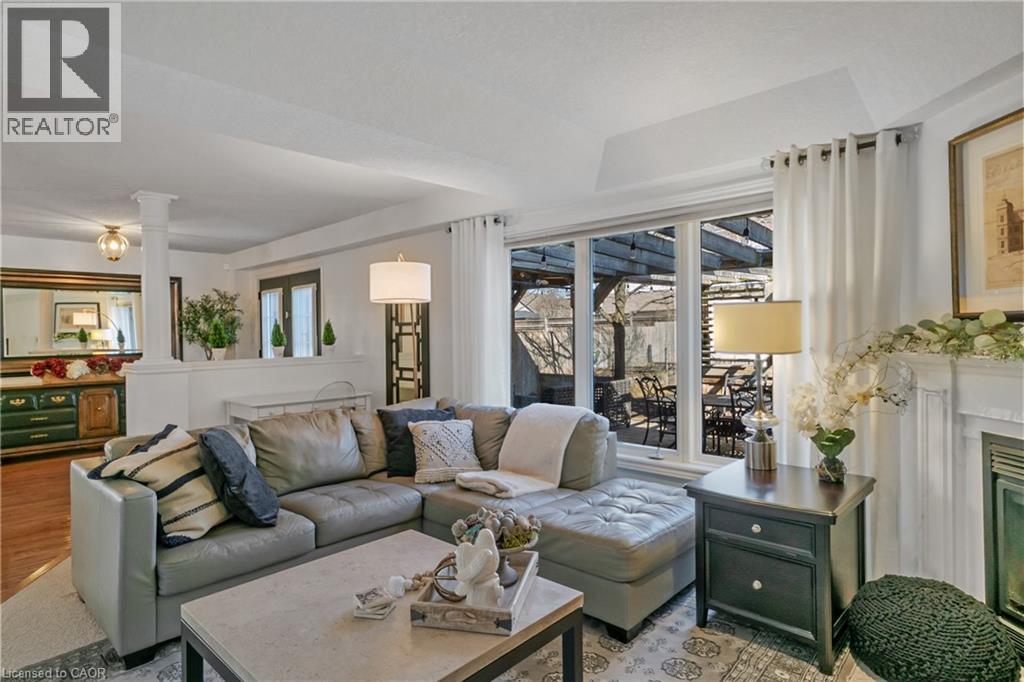 184 Sofron Drive, Cambridge, ON - Indoor Photo Showing Living Room With Fireplace