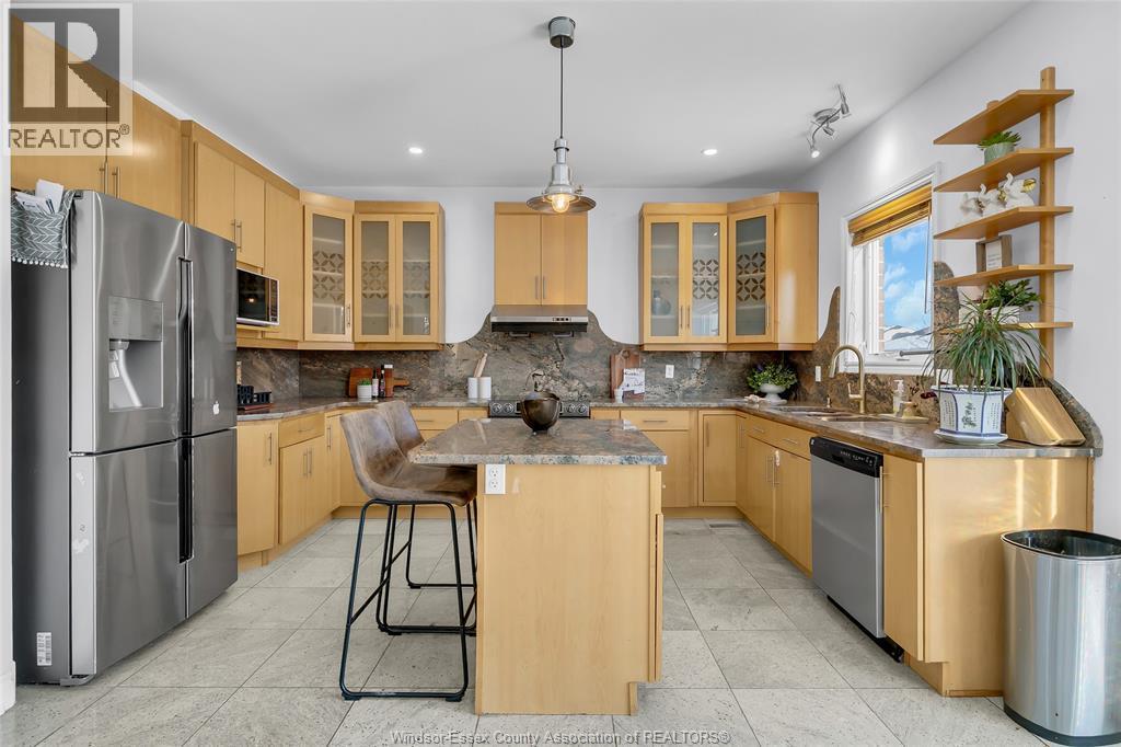 3852 Concord, Windsor, ON - Indoor Photo Showing Kitchen