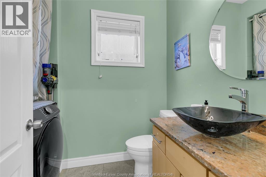 3852 Concord, Windsor, ON - Indoor