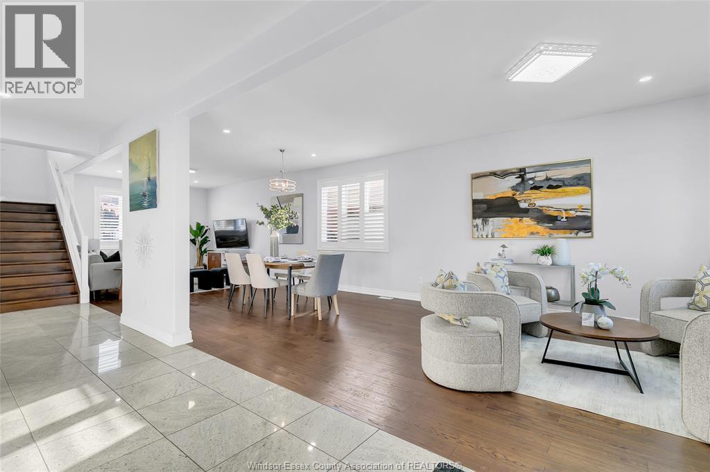 3852 Concord, Windsor, ON - Indoor Photo Showing Living Room