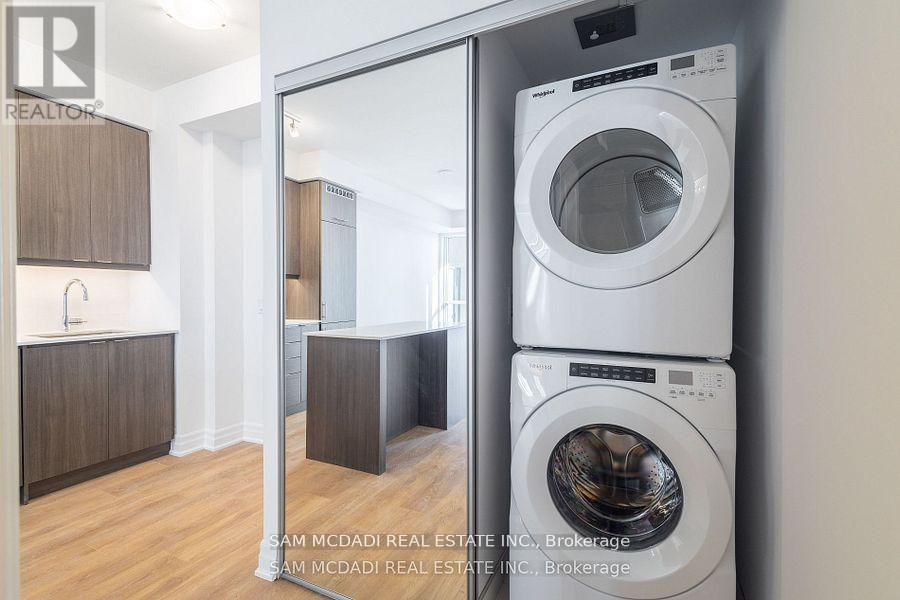 2709 - 30 Elm Drive, Mississauga, ON - Indoor Photo Showing Laundry Room