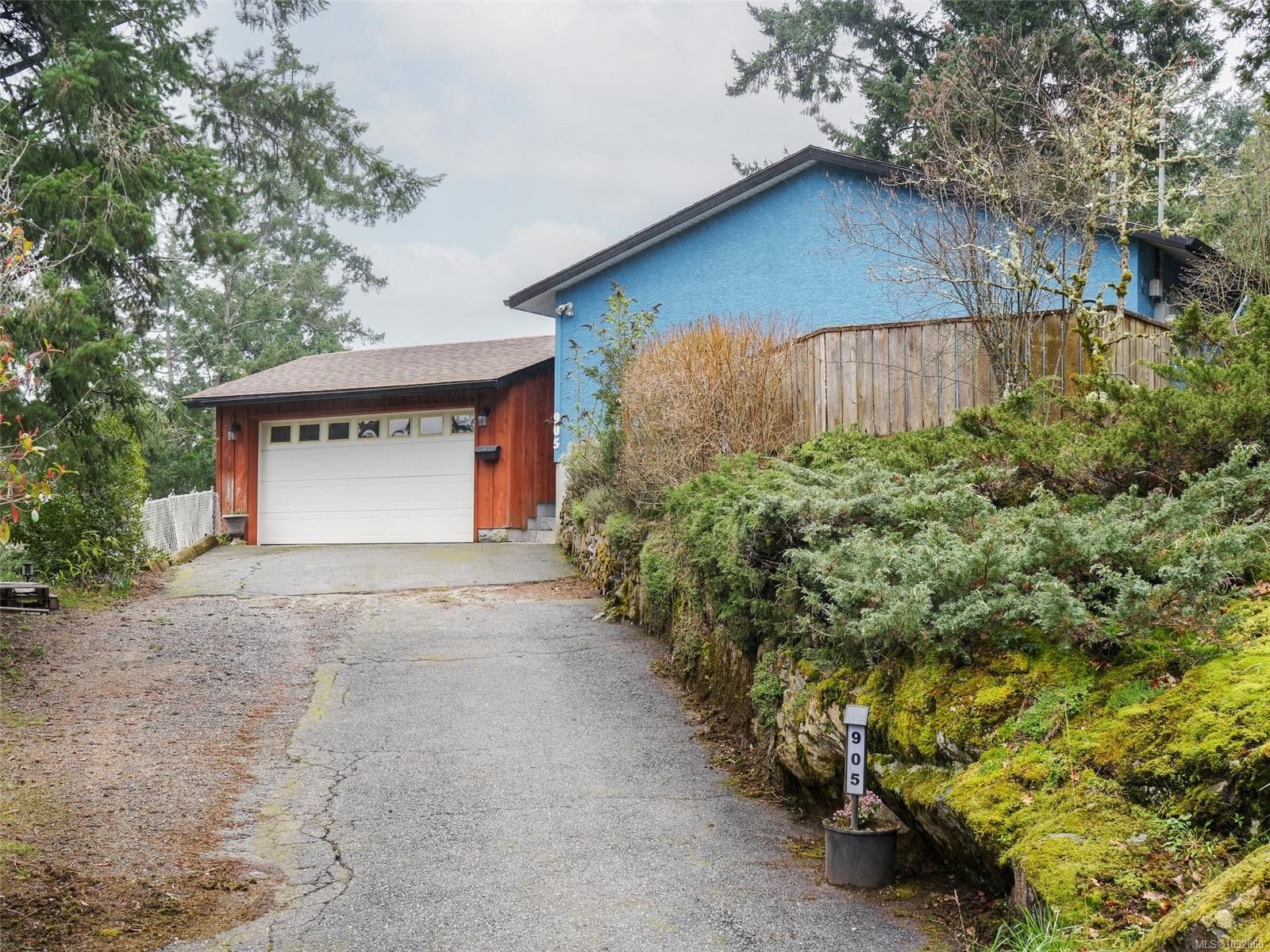 905 Gade Rd, Langford, BC