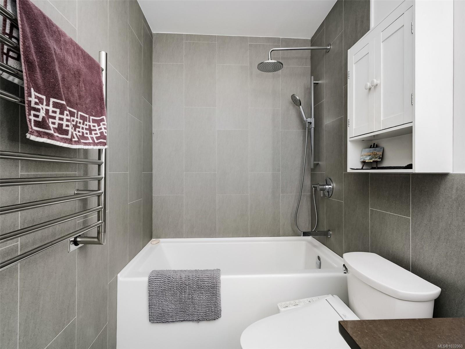 905 Gade Rd, Langford, BC