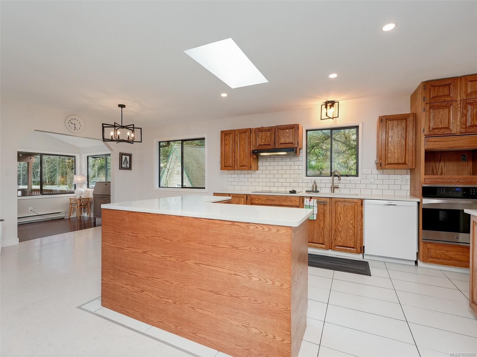 905 Gade Rd, Langford, BC