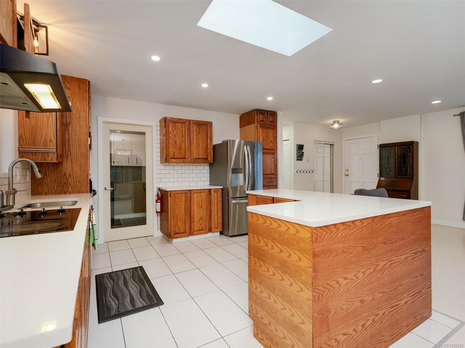 905 Gade Rd, Langford, BC