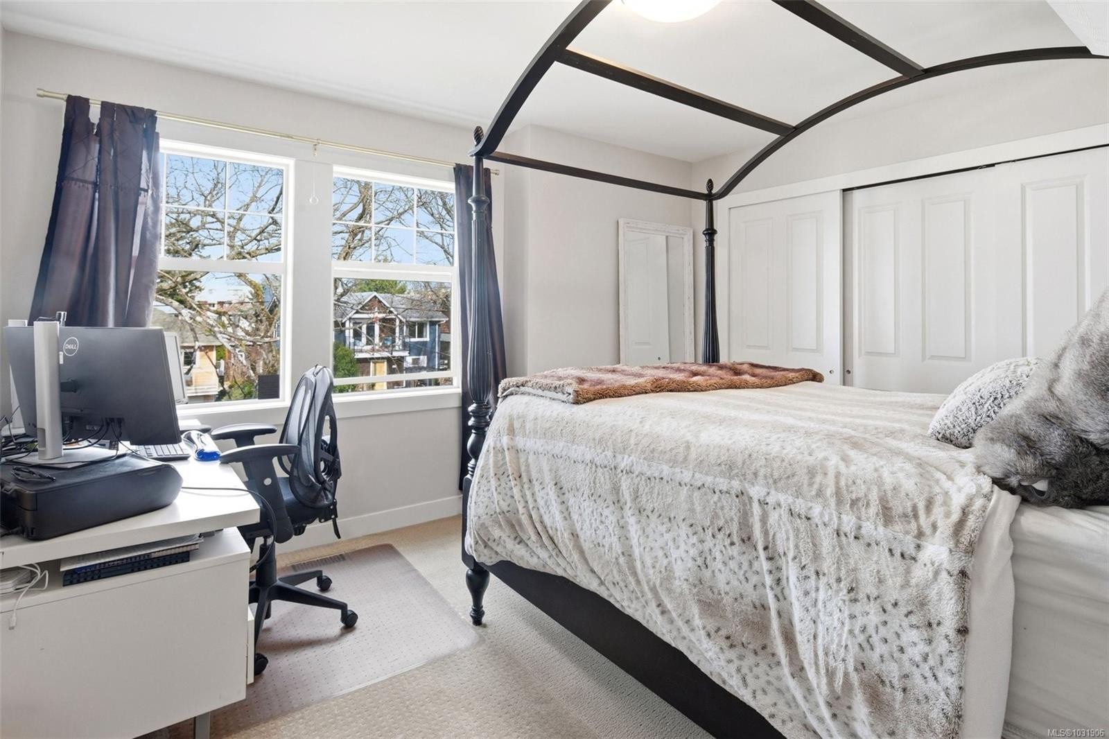 23 Pilot St, Victoria, BC - Indoor Photo Showing Bedroom