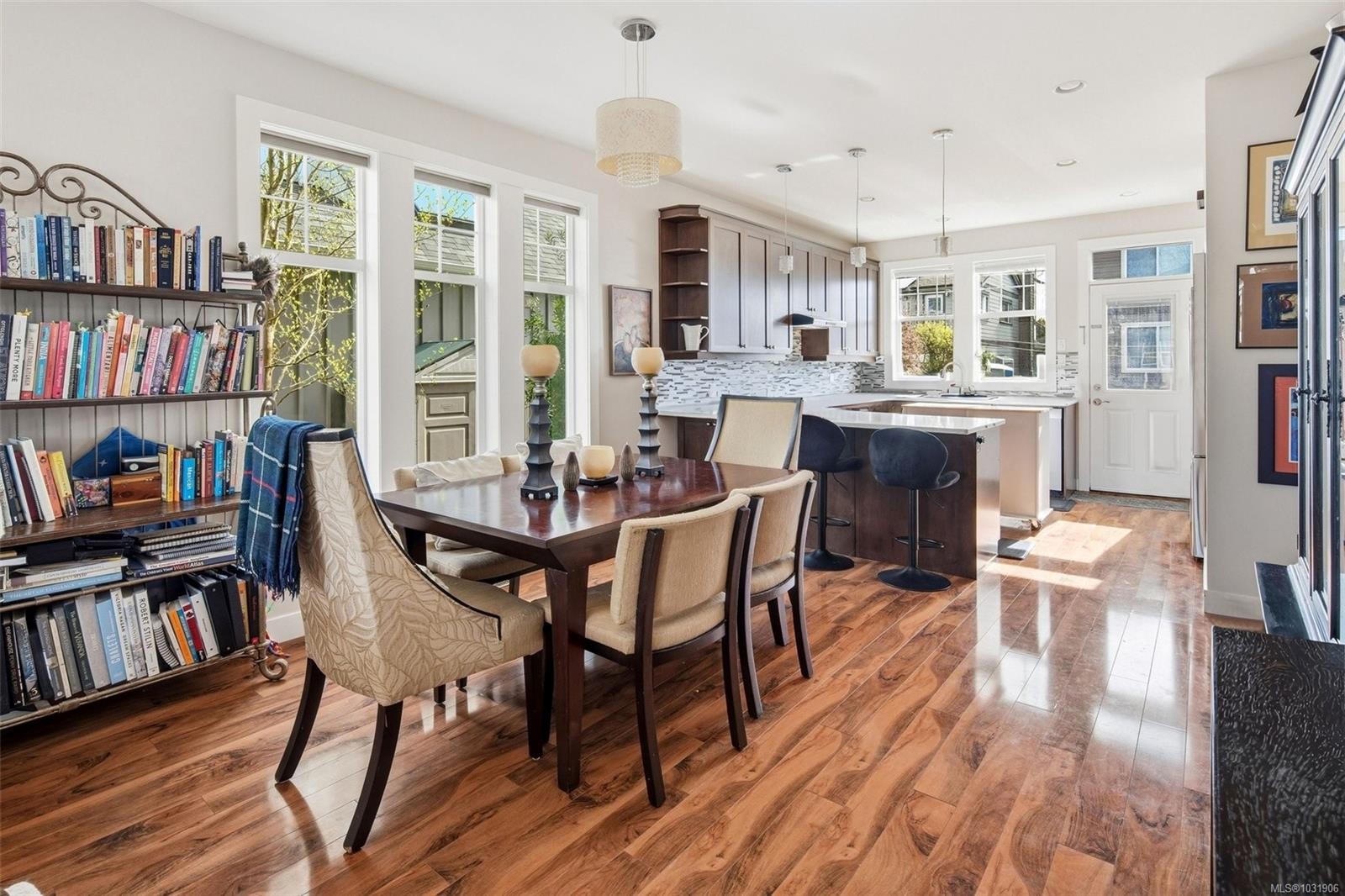23 Pilot St, Victoria, BC - Indoor Photo Showing Dining Room