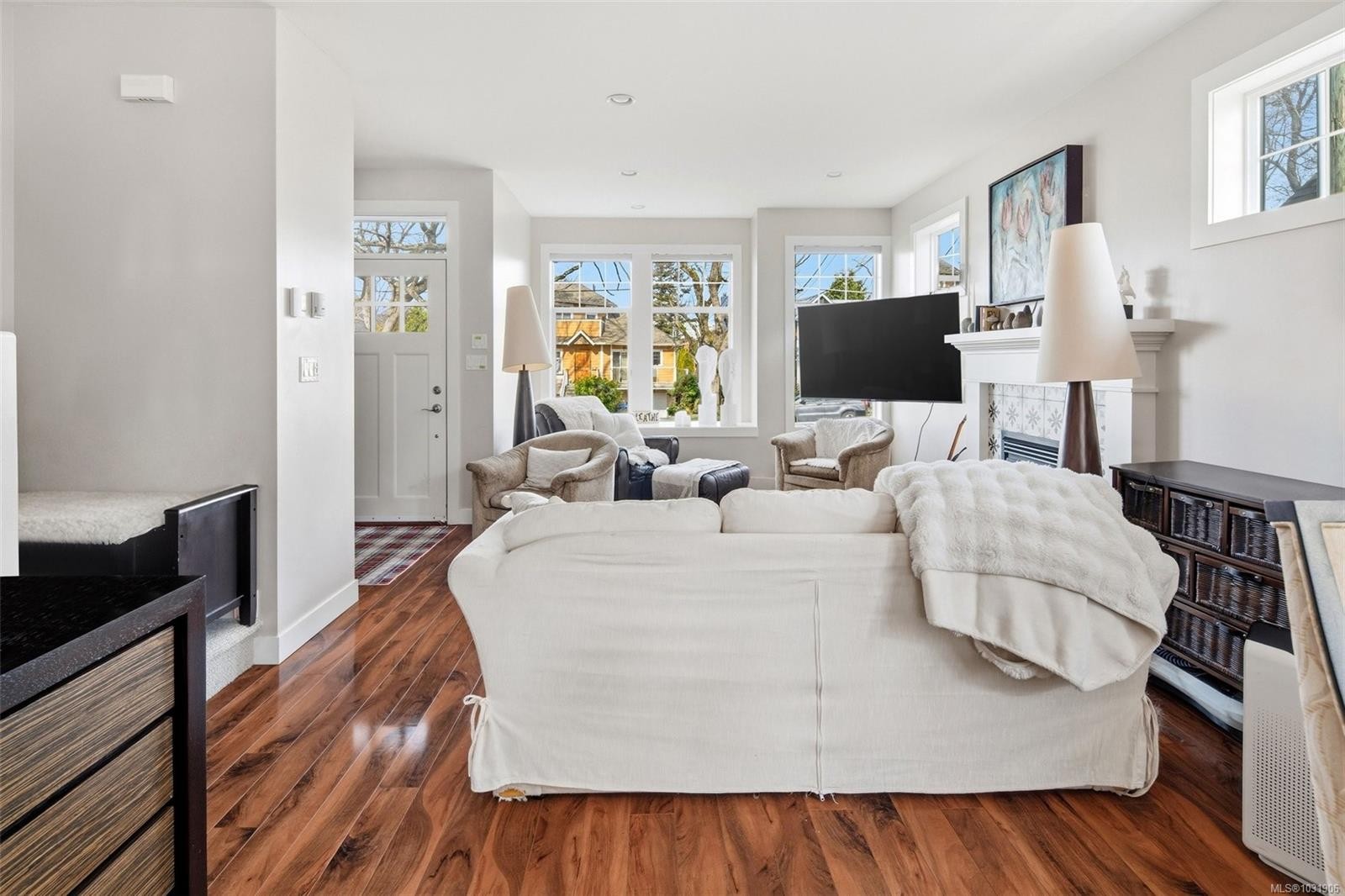 23 Pilot St, Victoria, BC - Indoor