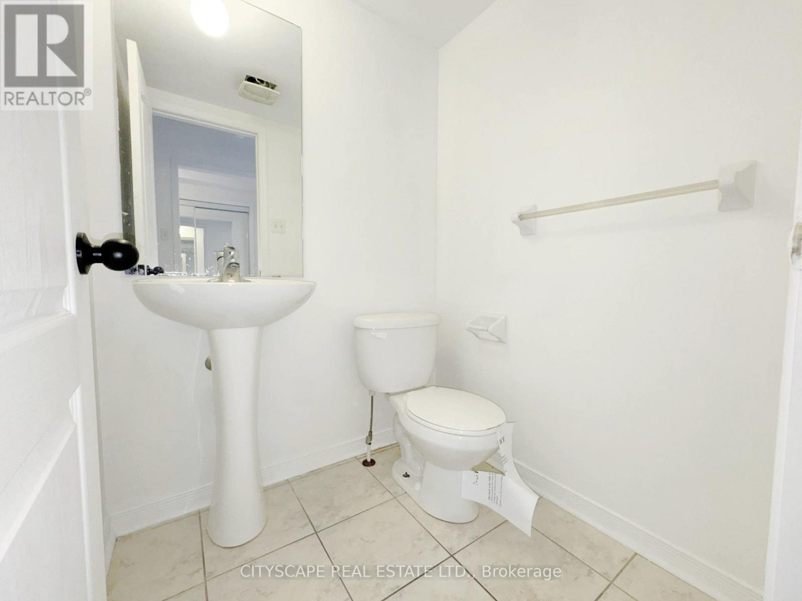 Main Floor 2pc Powder Room - 5797 Tiz Road, Mississauga, ON - Indoor Photo Showing Bathroom