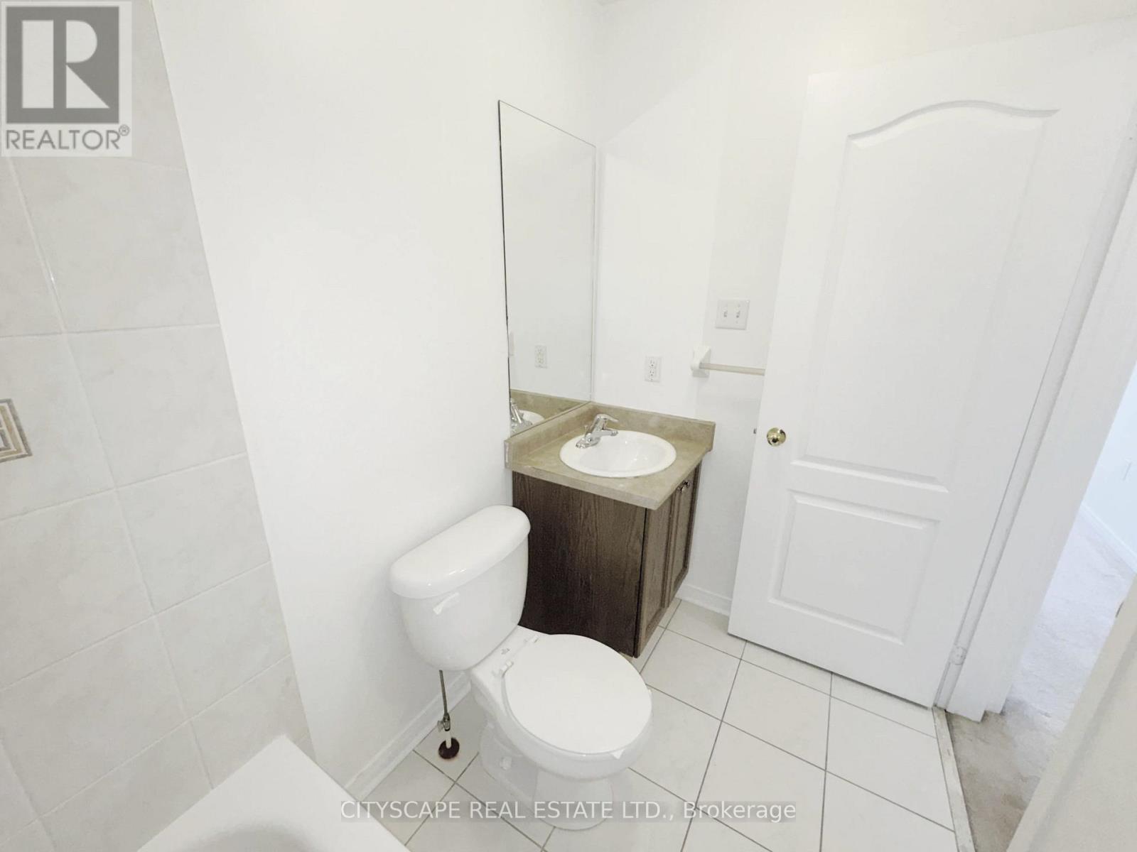 4pc Main Bathroom - 5797 Tiz Road, Mississauga, ON - Indoor Photo Showing Bathroom