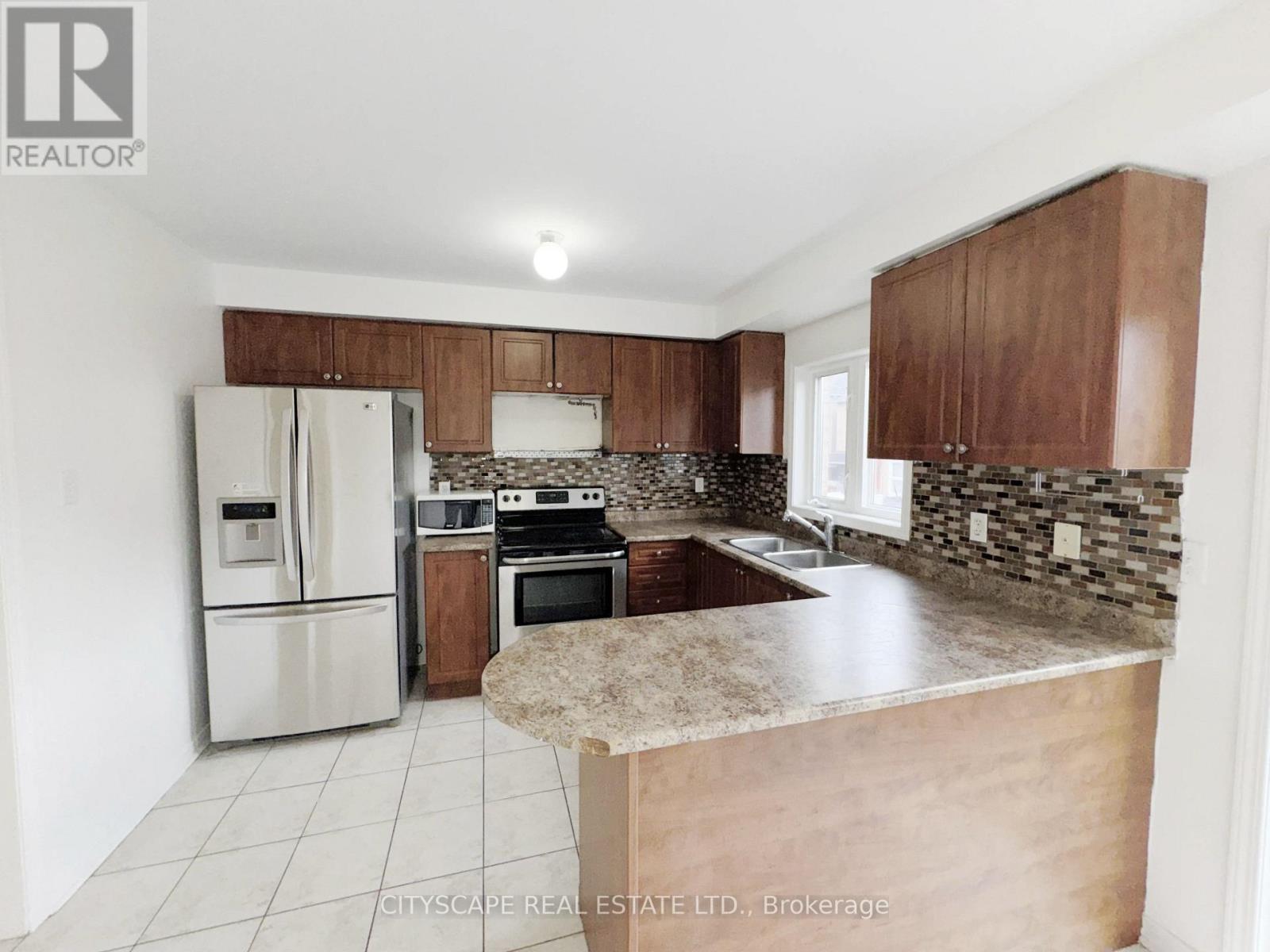 Kitchen - 5797 Tiz Road, Mississauga, ON - Indoor Photo Showing Kitchen With Double Sink