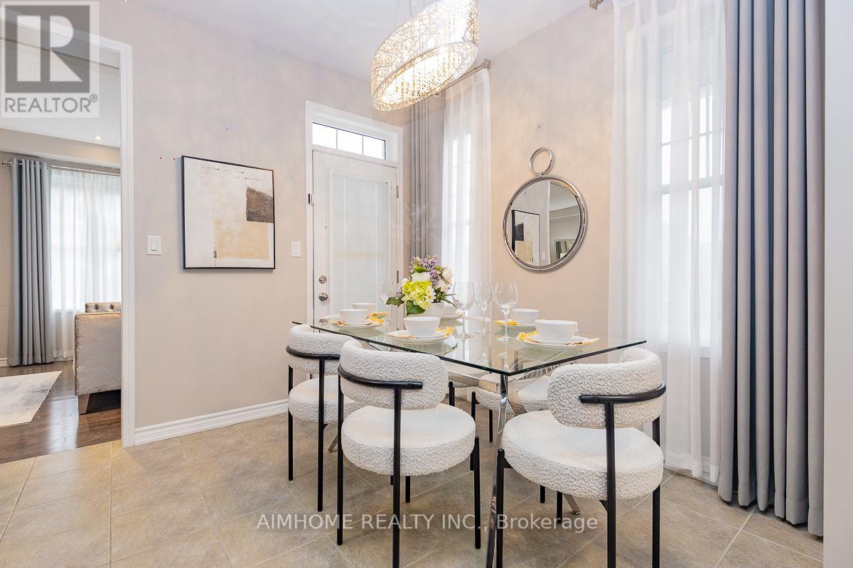 246 Thomas Phillips Drive, Aurora, ON - Indoor Photo Showing Dining Room