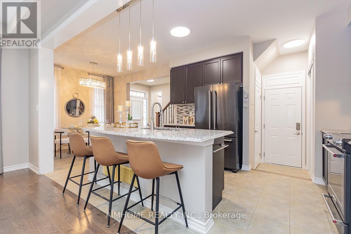 246 Thomas Phillips Drive, Aurora, ON - Indoor Photo Showing Kitchen With Stainless Steel Kitchen With Upgraded Kitchen