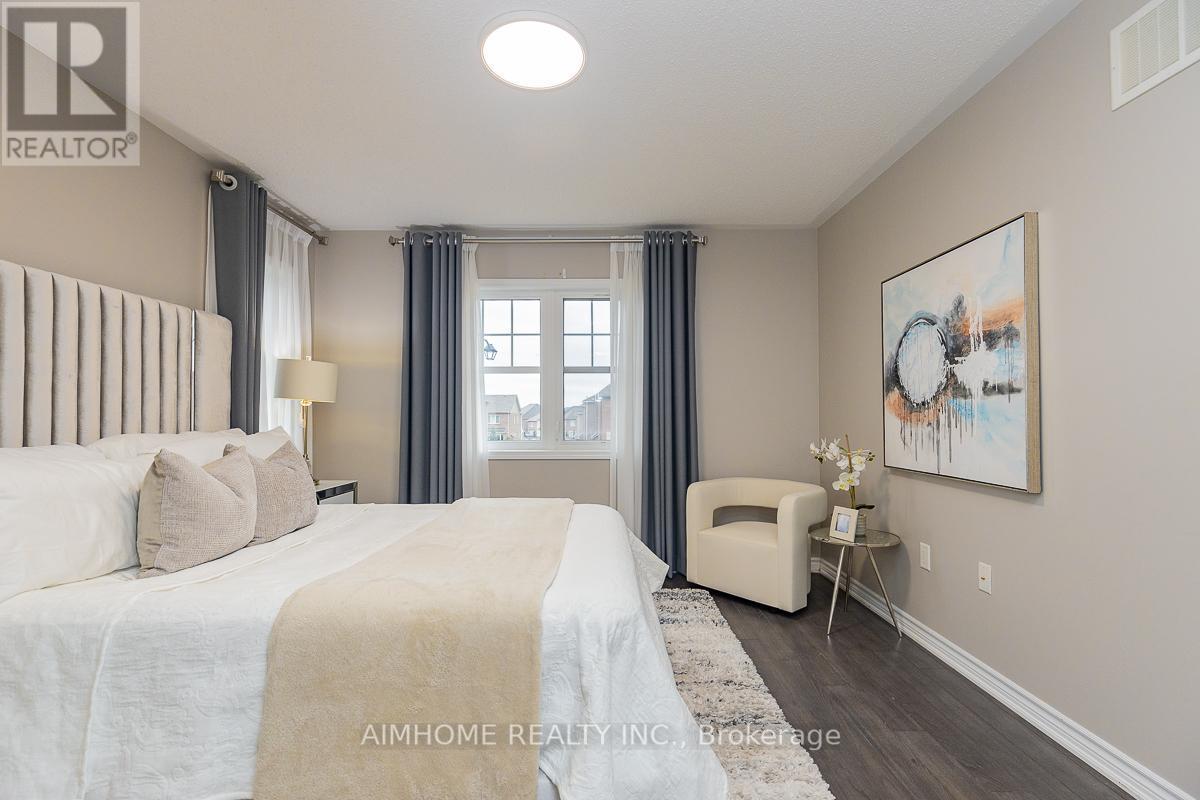 246 Thomas Phillips Drive, Aurora, ON - Indoor Photo Showing Bedroom