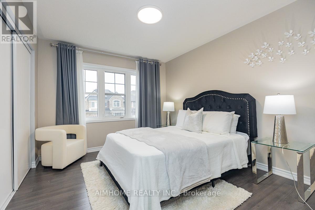 246 Thomas Phillips Drive, Aurora, ON - Indoor Photo Showing Bedroom