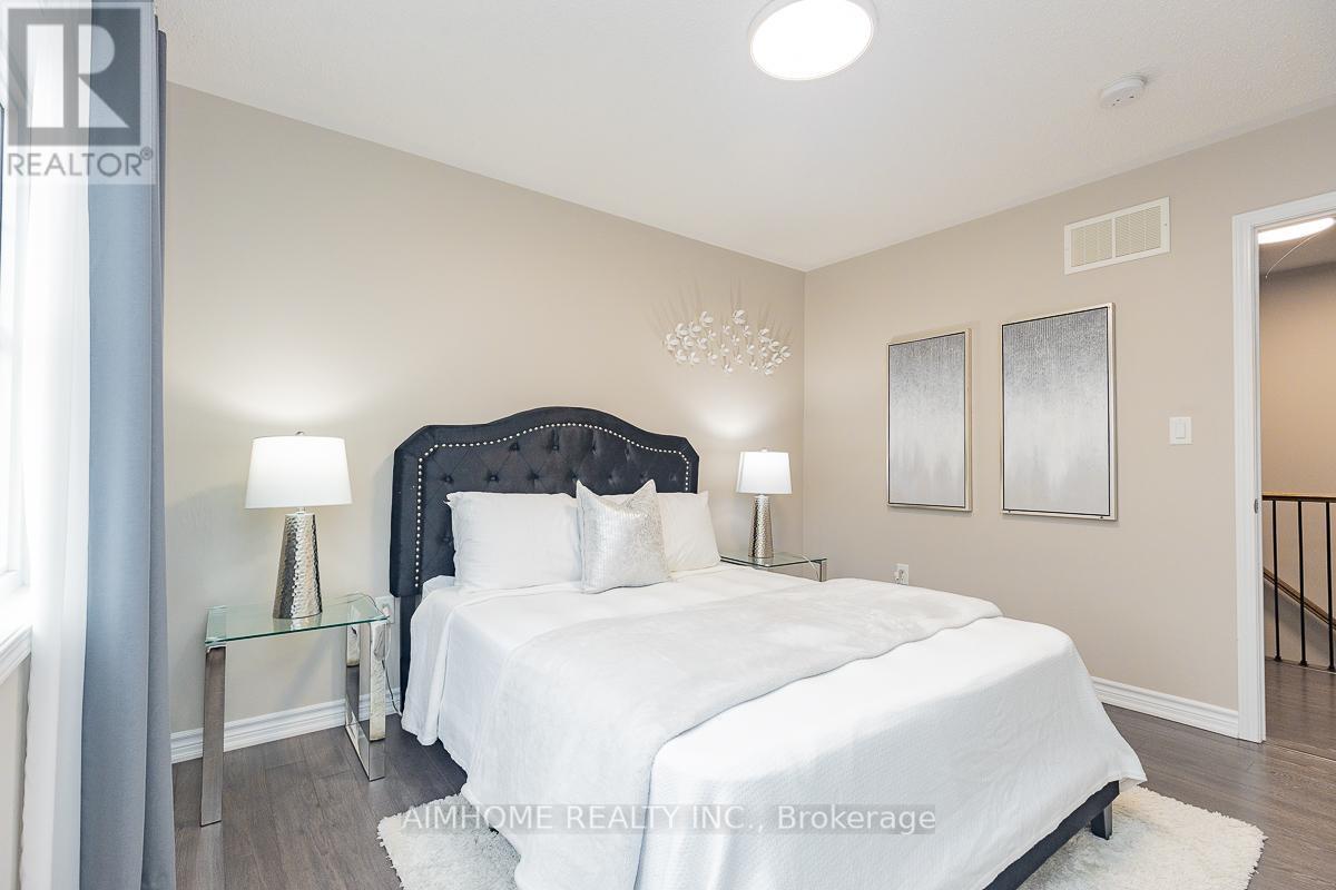 246 Thomas Phillips Drive, Aurora, ON - Indoor Photo Showing Bedroom