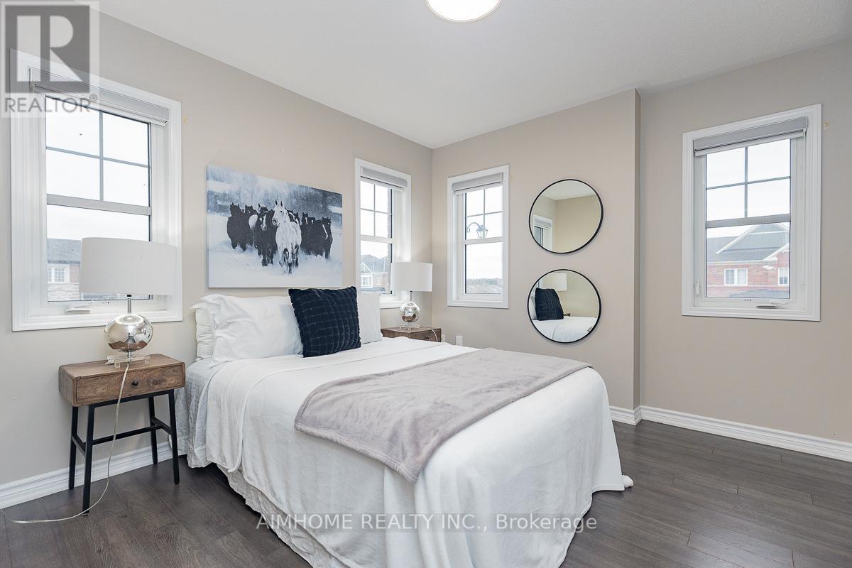 246 Thomas Phillips Drive, Aurora, ON - Indoor Photo Showing Bedroom