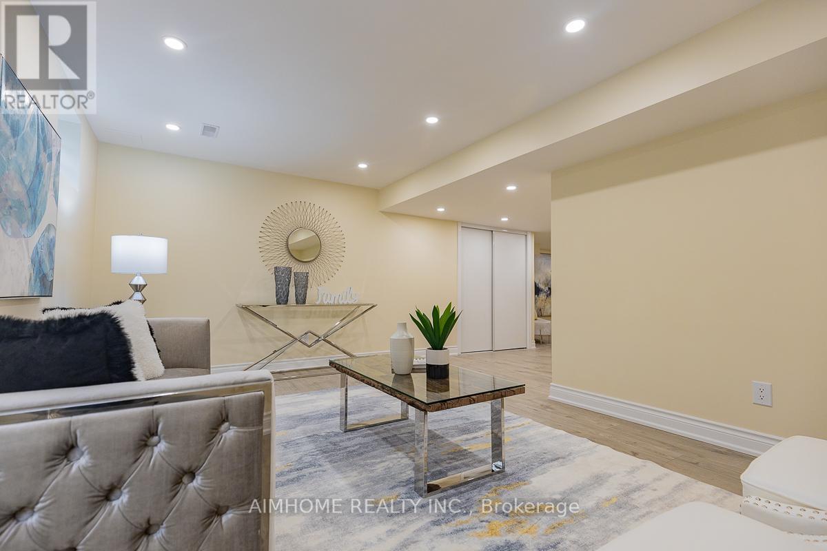 246 Thomas Phillips Drive, Aurora, ON - Indoor Photo Showing Other Room