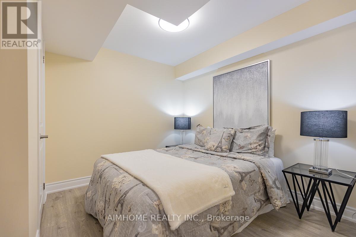 246 Thomas Phillips Drive, Aurora, ON - Indoor Photo Showing Bedroom