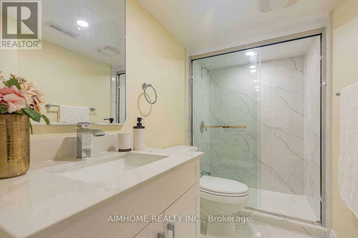 246 Thomas Phillips Drive, Aurora, ON - Indoor Photo Showing Bathroom