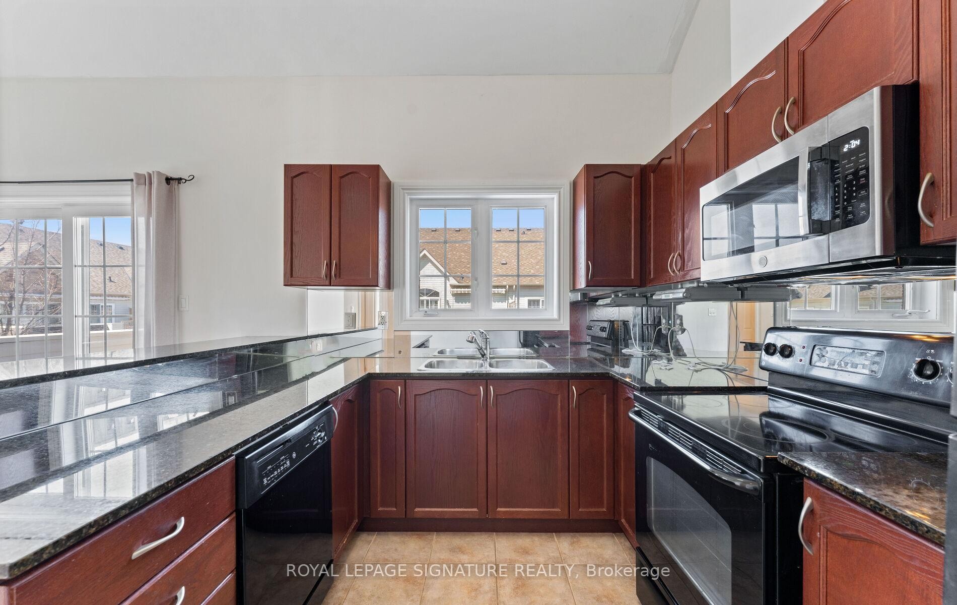 23 Yewtree Way, Whitby, ON - Indoor Photo Showing Kitchen