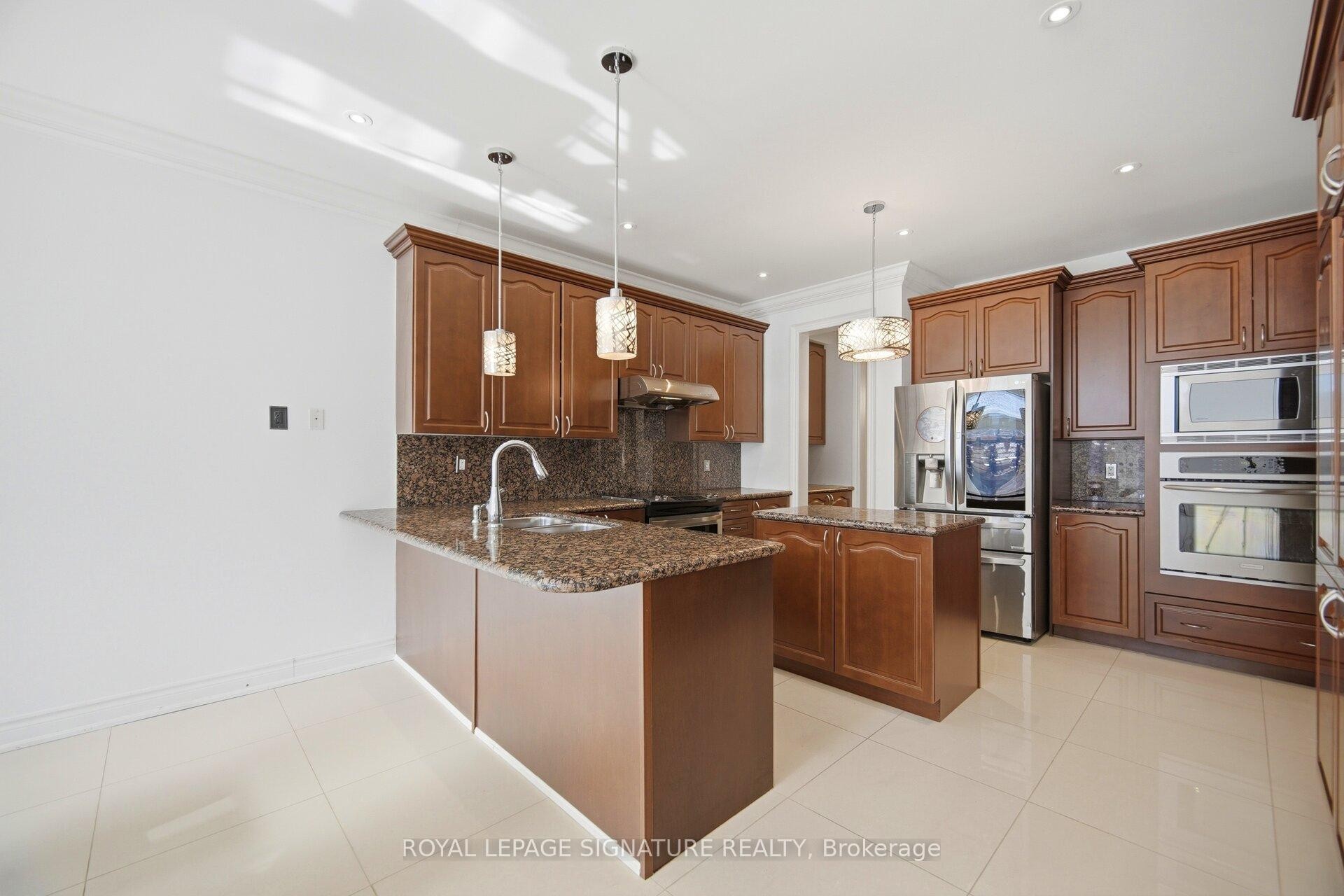 3146 Tacc Drive, Mississauga, ON - Indoor Photo Showing Kitchen With Upgraded Kitchen