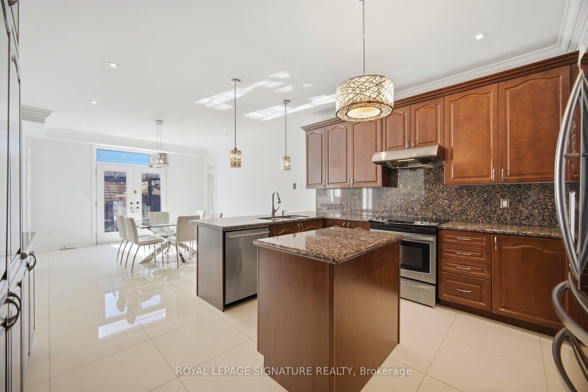 3146 Tacc Drive, Mississauga, ON - Indoor Photo Showing Kitchen With Upgraded Kitchen