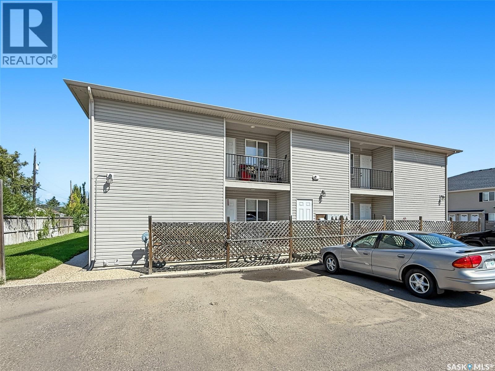 113 825 Gladstone Street E, Swift Current, SK - Outdoor With Balcony With Exterior