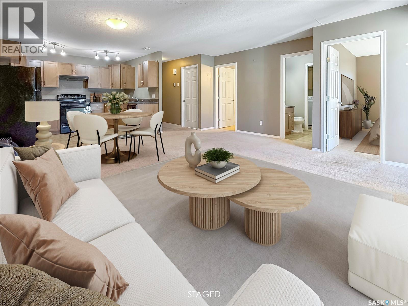 113 825 Gladstone Street E, Swift Current, SK - Indoor Photo Showing Living Room