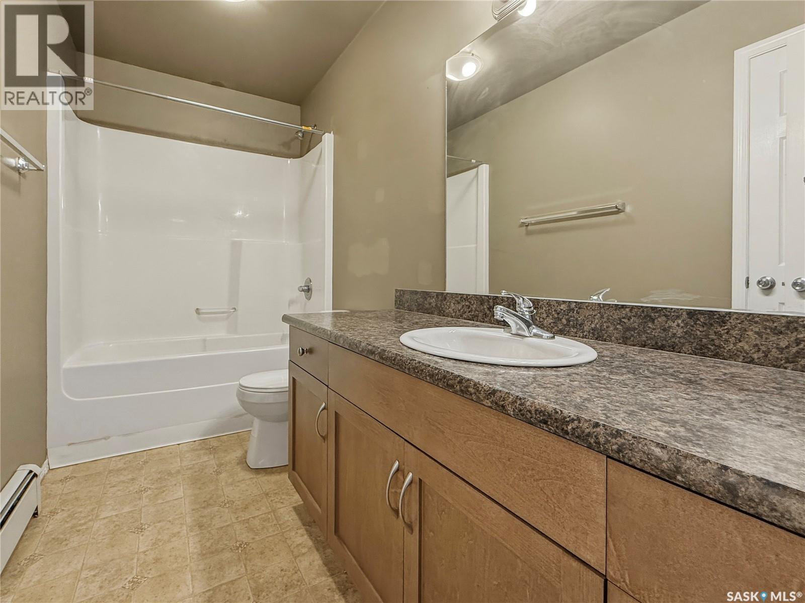 113 825 Gladstone Street E, Swift Current, SK - Indoor Photo Showing Bathroom