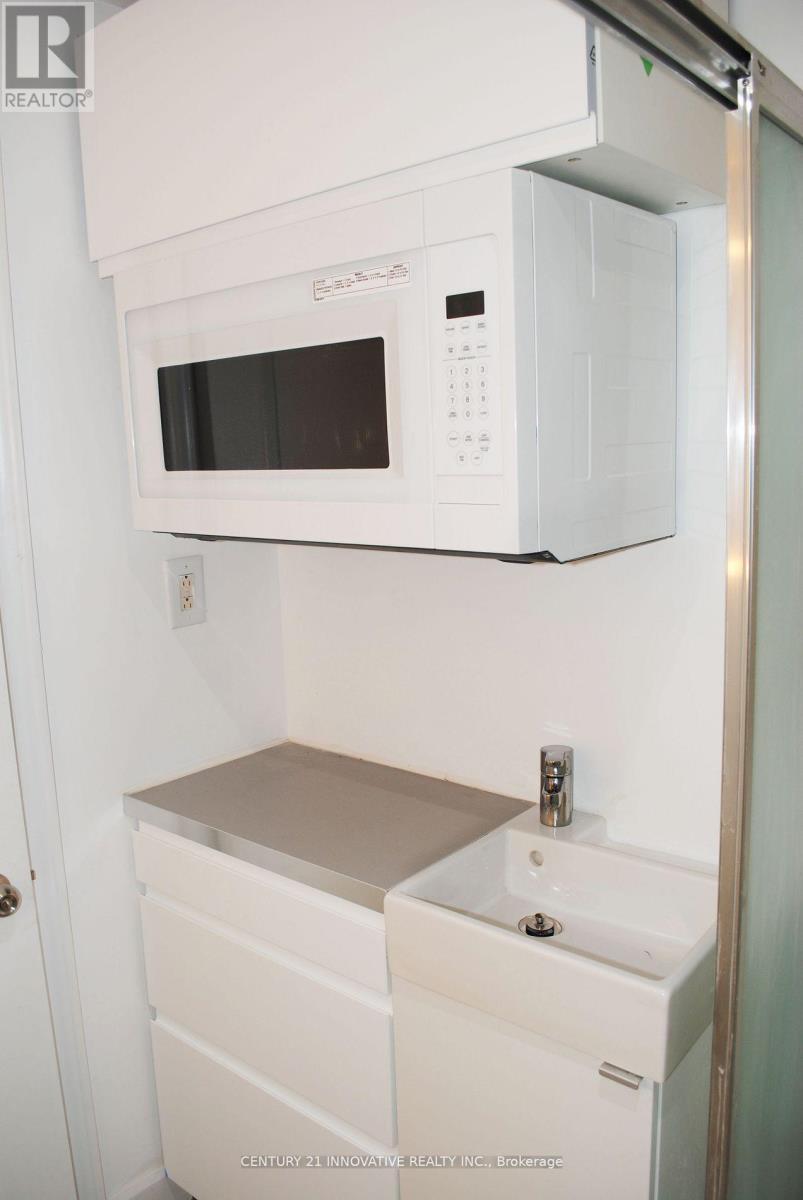 Studio - 42 St Dunstan Drive, Toronto, ON - Indoor Photo Showing Kitchen