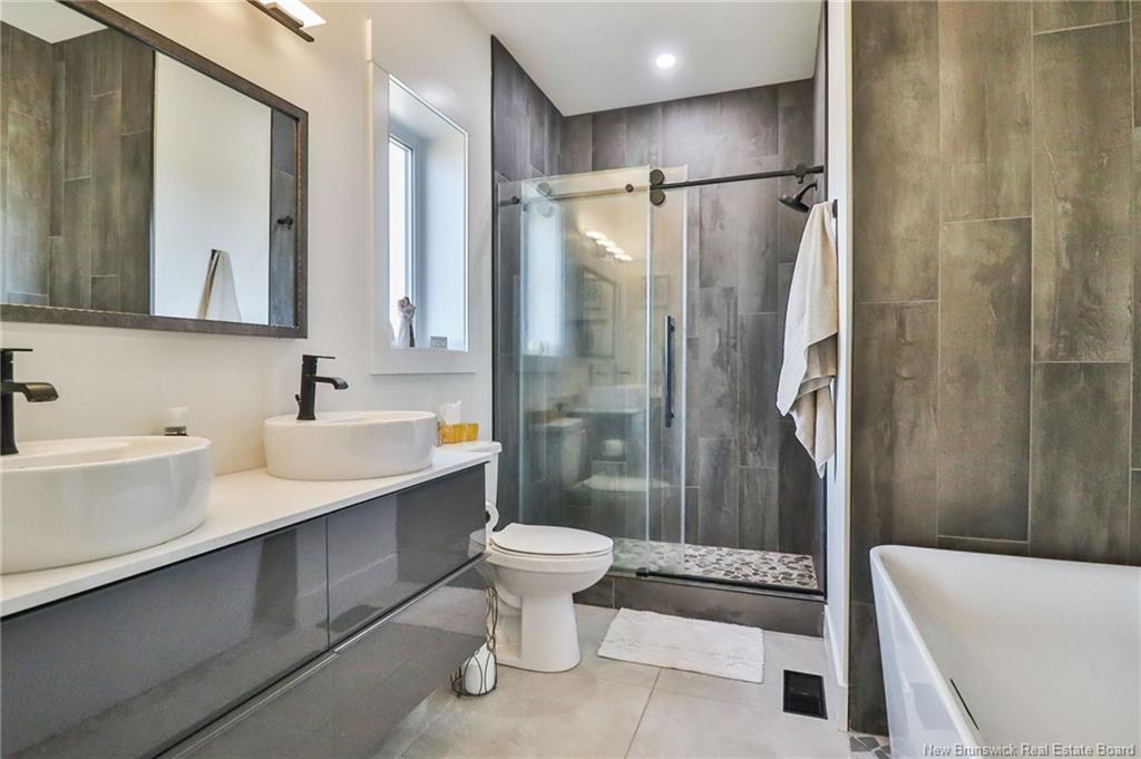 11 Riverside Dr, Petitcodiac, NB