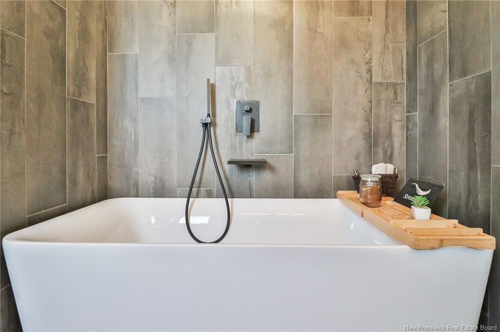 11 Riverside Dr, Petitcodiac, NB