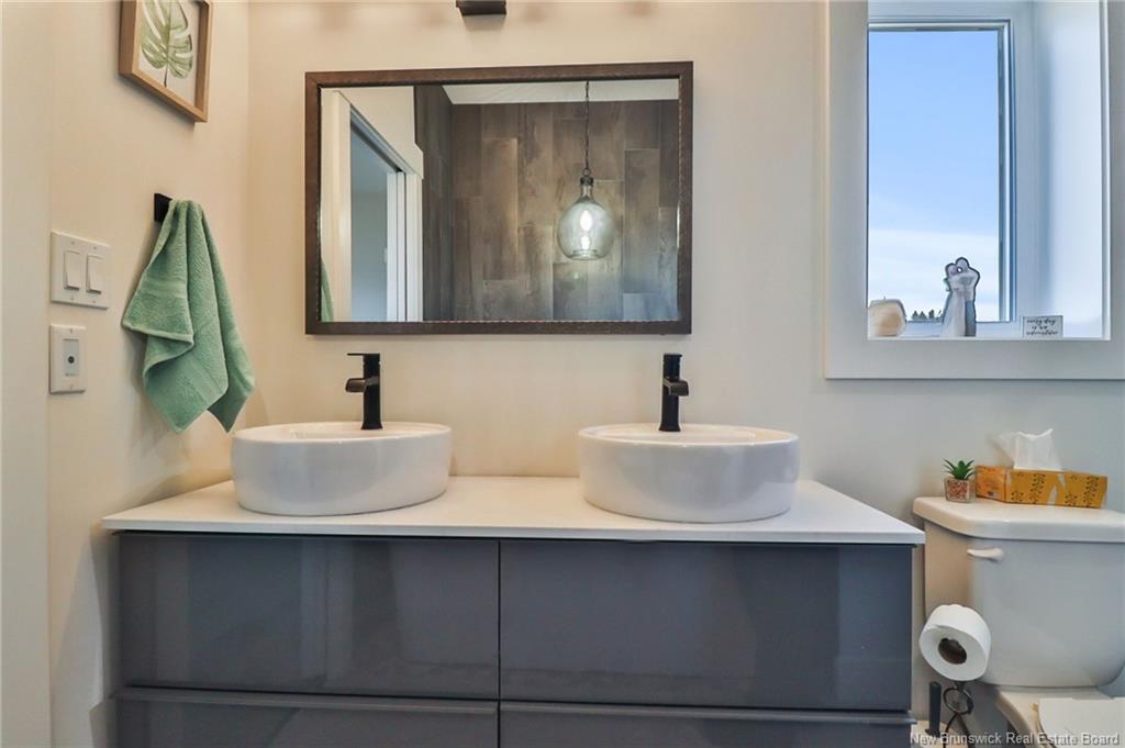 11 Riverside Dr, Petitcodiac, NB