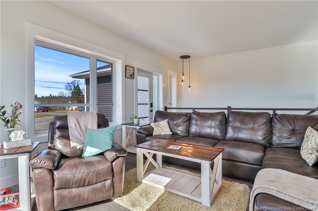 11 Riverside Dr, Petitcodiac, NB