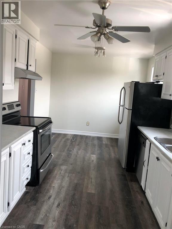 29 Birchcliffe Crescent, Hamilton, ON - Indoor Photo Showing Kitchen